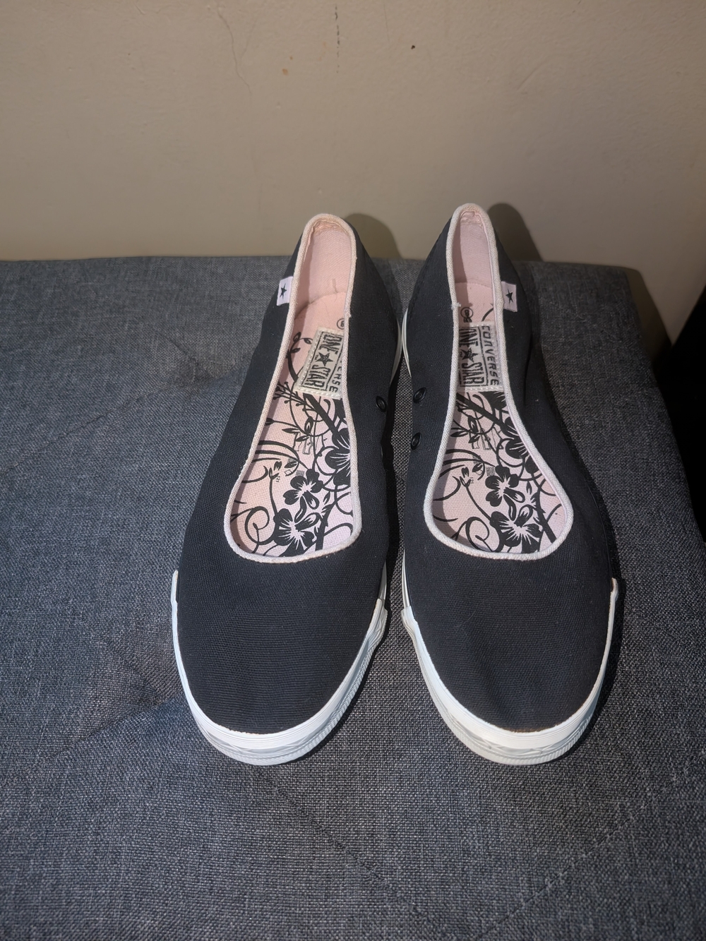 Converse One Star Women's Size US 8 UK 6 Black Canvas Slip On Ballet Flat Floral